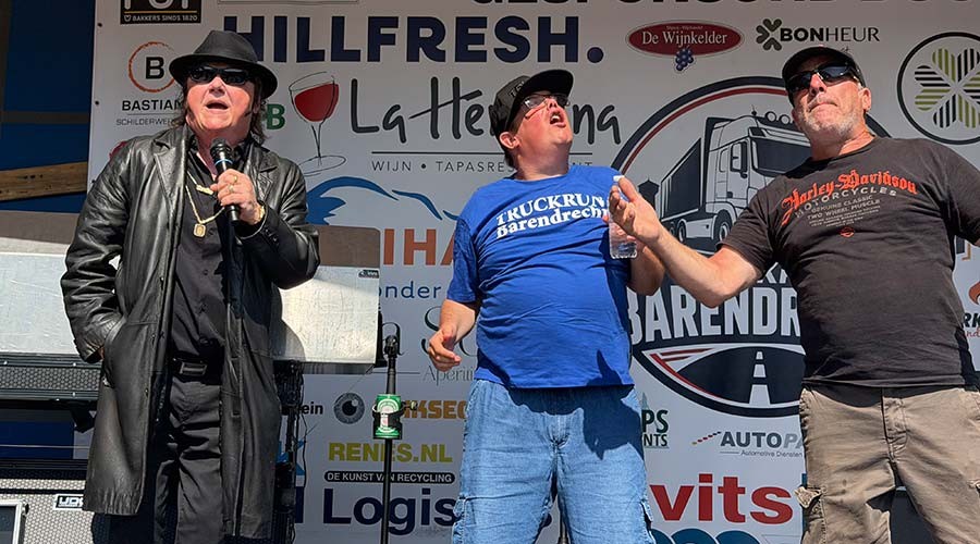 Andrea Hazes opent het Piet Renes Plein van Truckrun Barendrecht