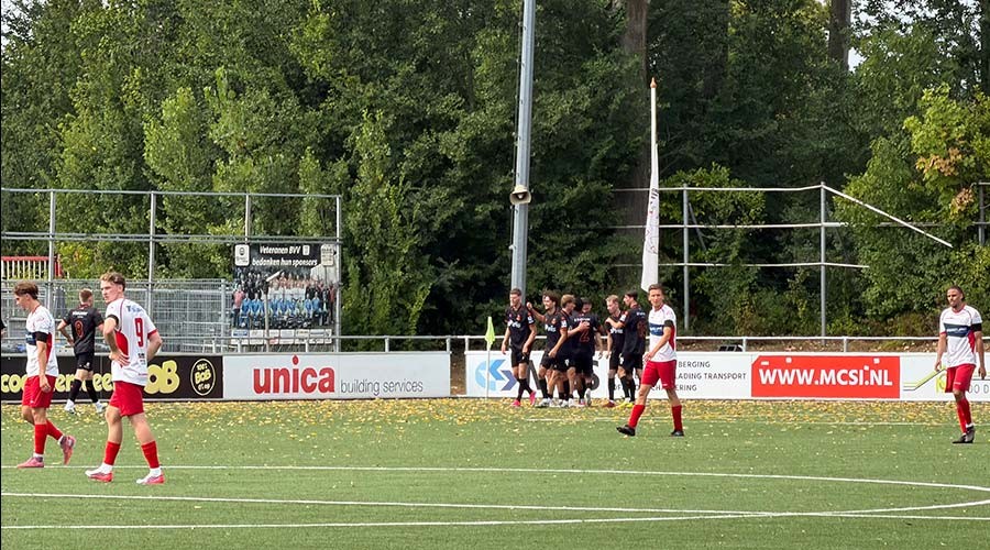 Koude douche voor BVV Barendrecht; HHC Hardenberg met 1-3 te sterk