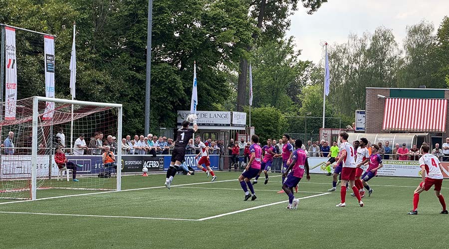 Barendrecht zorgt verrassing tegen Hoek en houdt hoop op linkerrijtje