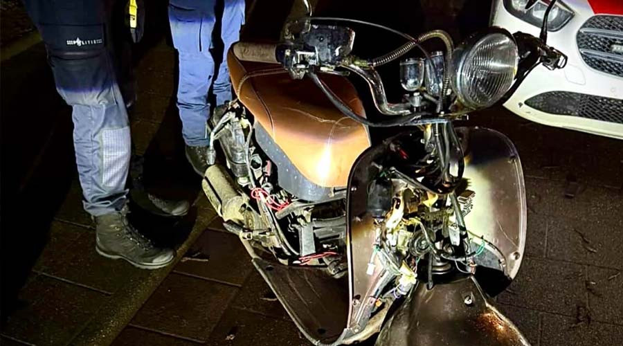 Politie houdt bromfietser zonder rijbewijs in Barendrecht aan