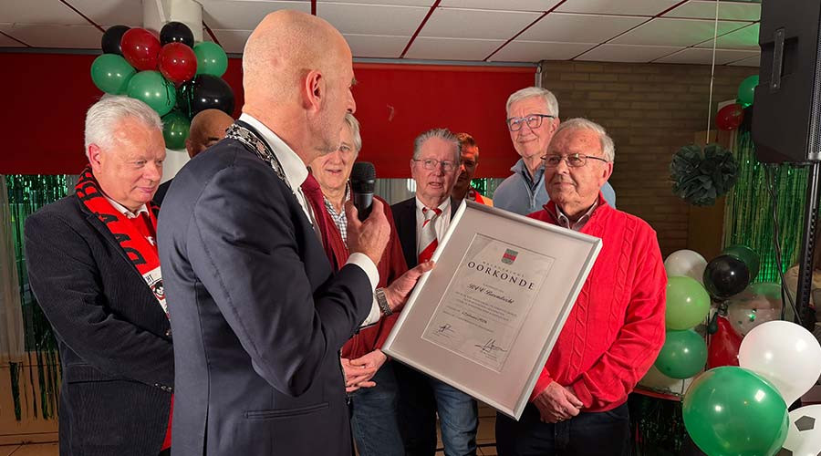 100-jarige BVV Barendrecht ontvangt Waarderingsoorkonde