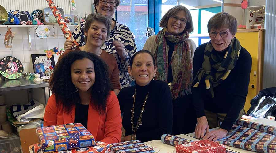 130 kinderen bij Yulius krijgen een cadeautje voor Sinterklaas