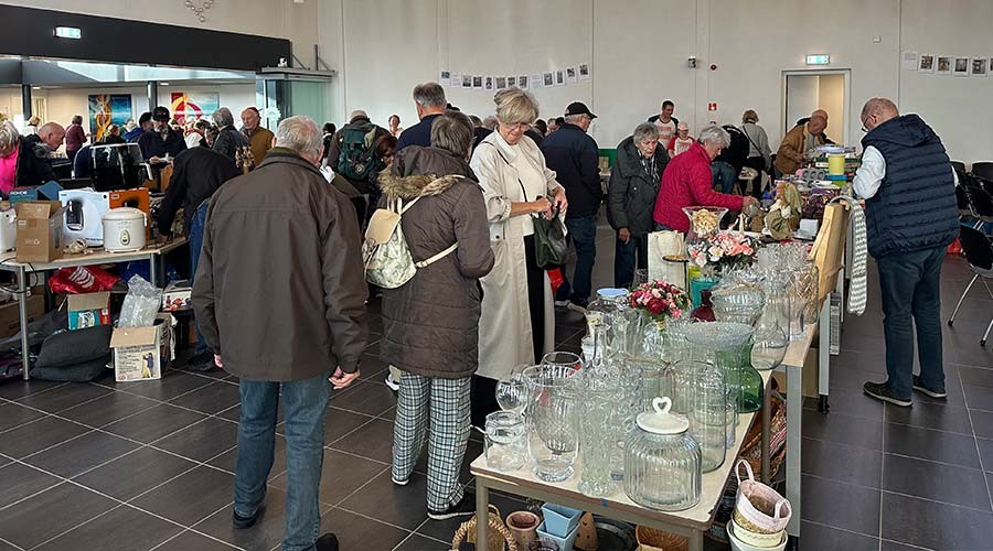 Gezellige wintermarkt in Carnisse Haven in Barendrecht