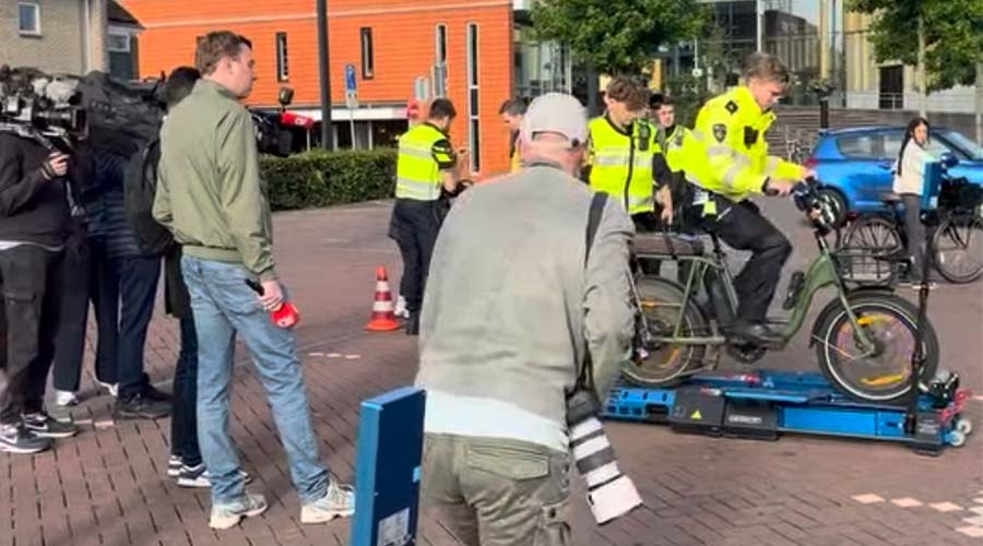 Controle op fatbikes met minister Vincent Karremans in Barendrecht