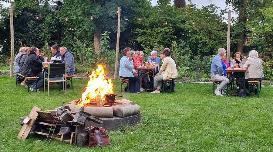 NazomerGrill trekt volle tuin bij Dorpskerk in Barendrecht
