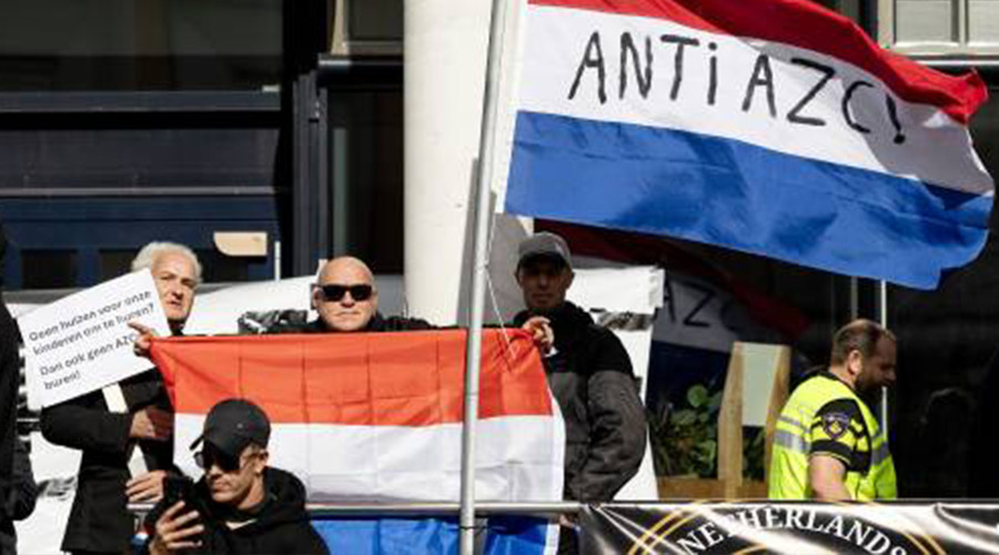 Aanhoudingen om belediging bij demonstratie tegen azc Schiedam