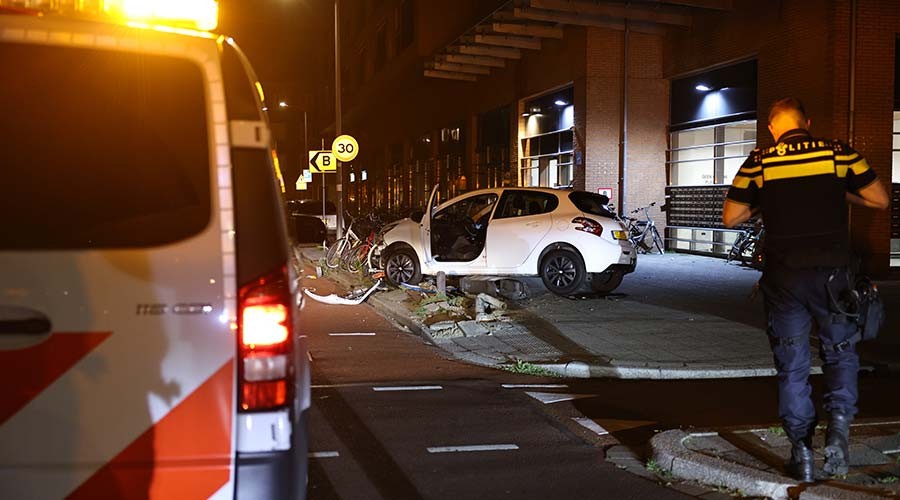 Zwaar onder invloed richt bestuurder ravage aan op Dordtsestraatweg