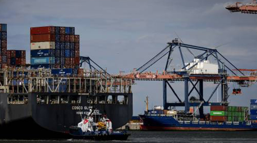 Wachtrij schepen Rotterdamse haven groeit door sjordersstaking