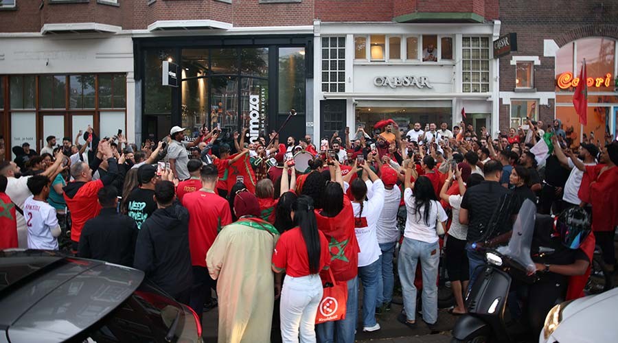 Marokkaanse vreugde en chaos op het Middellandplein in Rotterdam