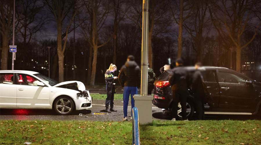 Flinke kop-staartbotsing op Oldegaarde in Rotterdam-Zuid