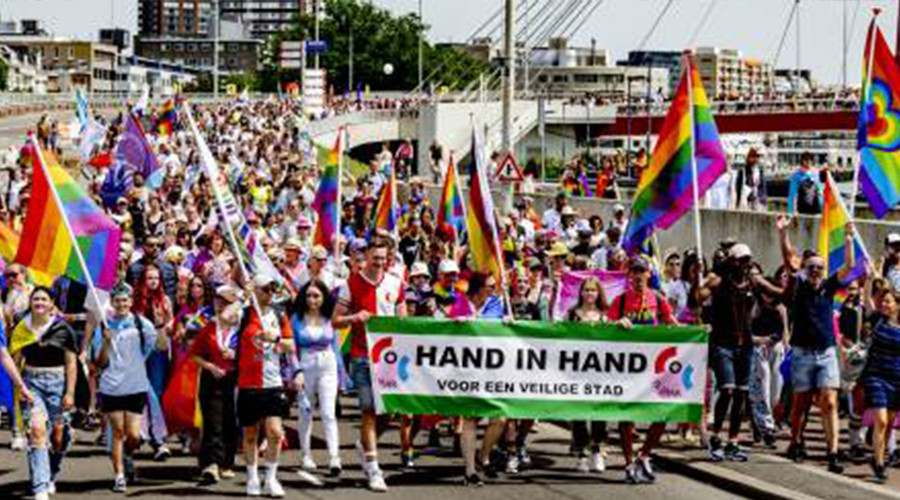 NS richt kleedkamer in op Rotterdam Centraal voor Pride March