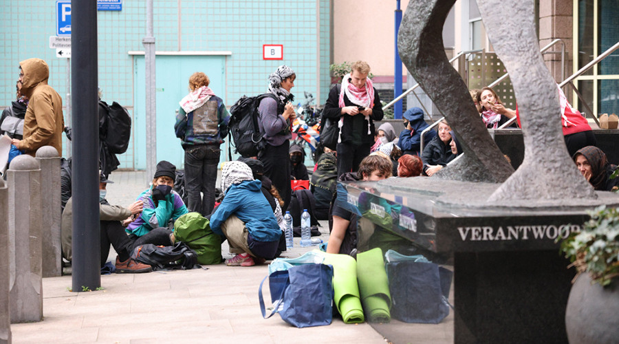 Pro-Palestina-demonstratie bij politiebureau Doelwater in Rotterdam