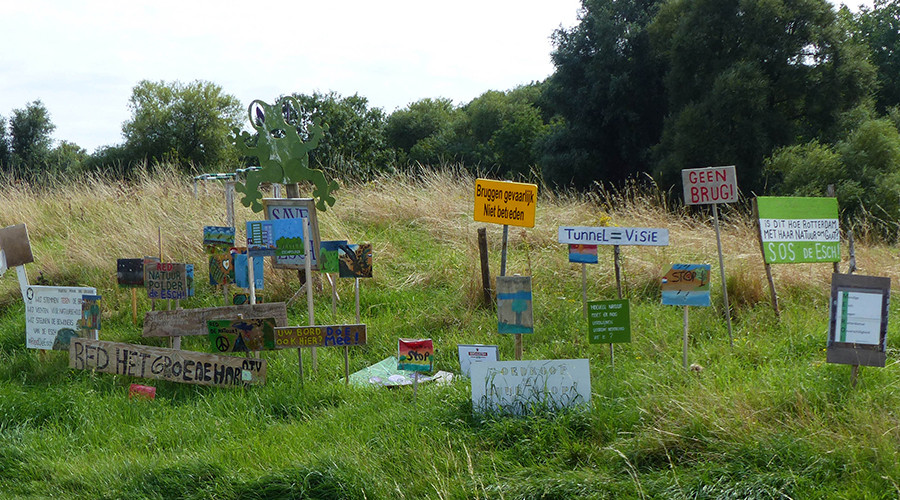 Manifestatie Building Bridges over De Esch en 3e stadsbrug