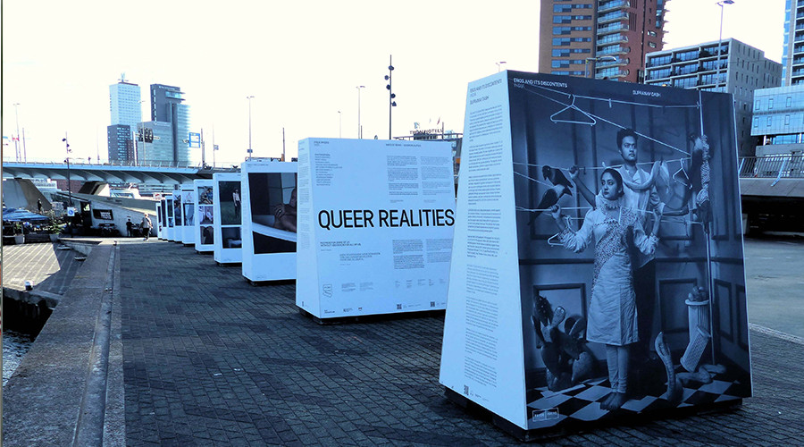 Fotoexpositie Queer Realities op het Willemsplein in Rotterdam