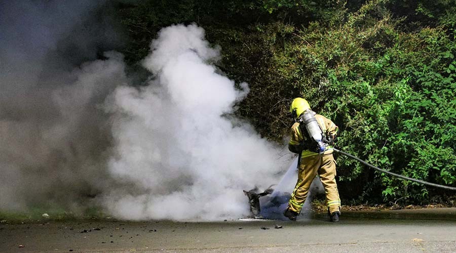 2 scooterbranden en brandende dixi binnen kwartier in Rotterdam-Zuid