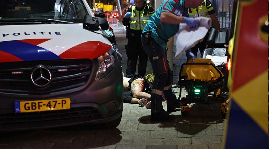 Man zwaargewond bij steekpartij in Eendrachtsstraat in Rotterdam