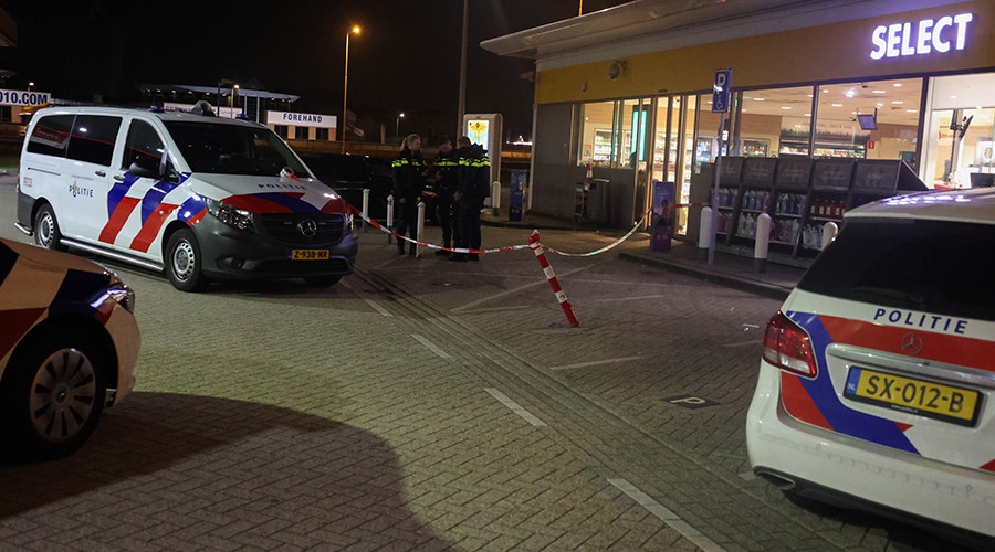 Man neergestoken bij tankstation op de ring van Rotterdam (A15)