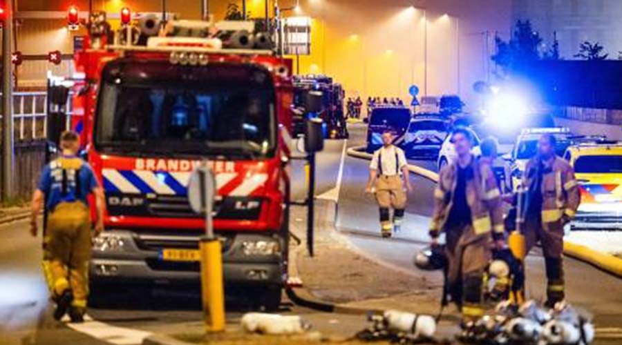 Brand bij recyclingbedrijf Van Leeuwen in Rotterdam onder controle