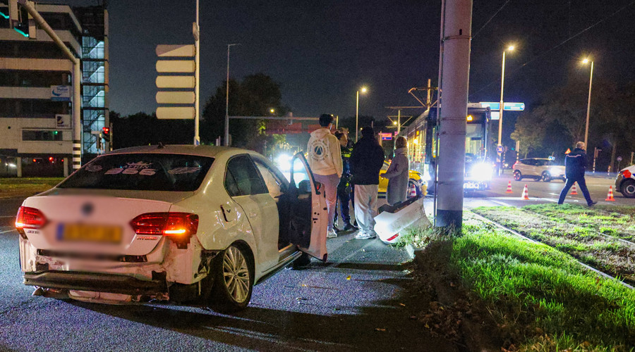 Botsing op kruising Schiedamseweg en Vierhavensstraat in Rotterdam