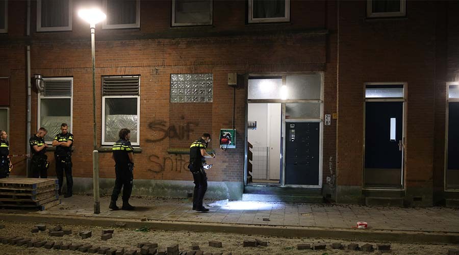 Explosie met boodschap bij woning aan Zwaanshals in Rotterdam