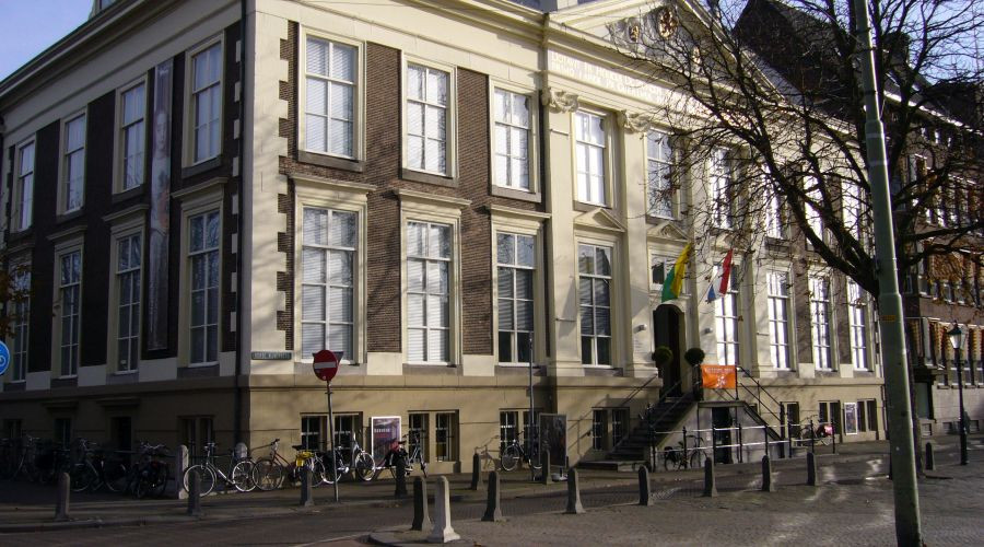 Voorburg Dagblad |  Pameran masa kolonial di Museum Sejarah