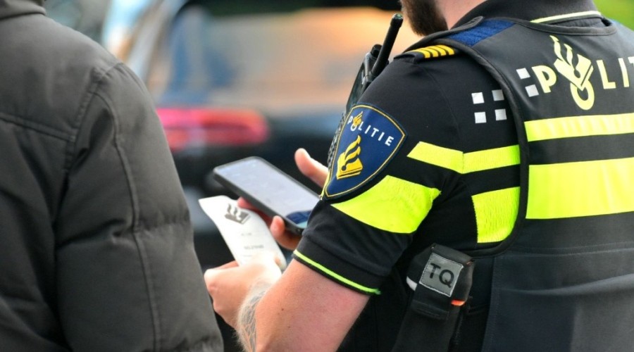 Gestolen Mercedes uit Barendrecht klemgereden in Kesteren