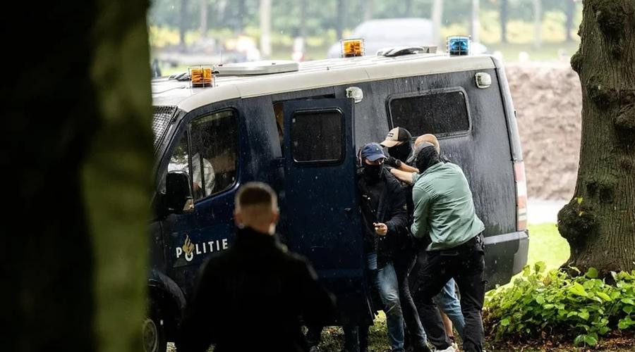 Politie verricht onbekend aantal aanhoudingen om rellen Den Haag