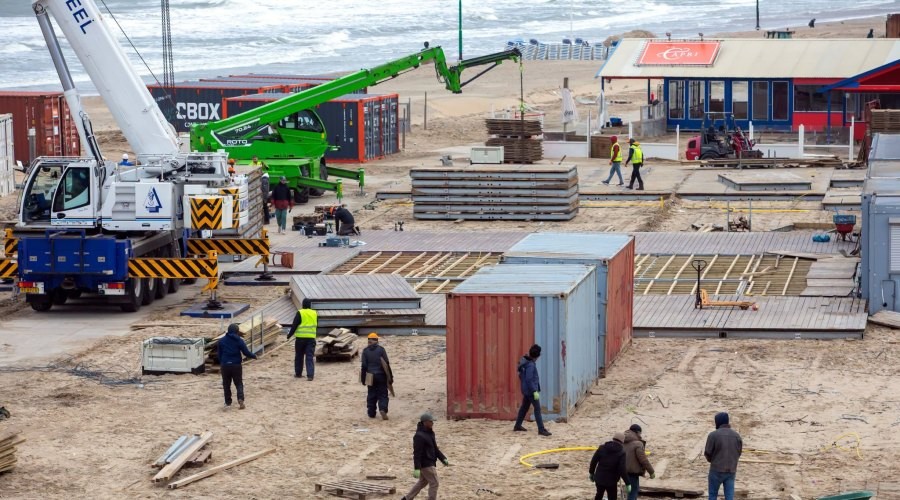 Afbouw strandpaviljoens Scheveningen en Kijkduin begonnen