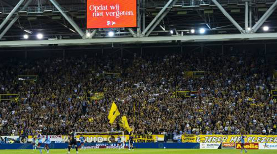 Vitesse wint Airborne-duel met 3-1 van Helmond Sport