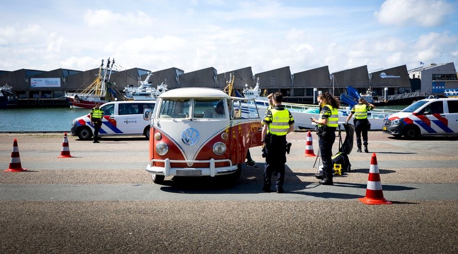 Veel boetes en aanhoudingen bij grote politiecontrole op Scheveningen