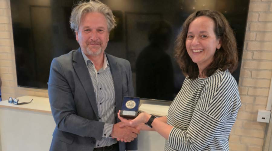 Vrijwilligerspenning voor Ellis van Liempt van Goudse Reddingsbrigade