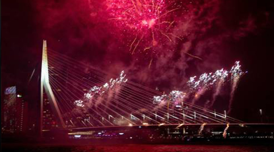 Inzamelingsactie voor jaarlijkse vuurwerkshow Erasmusbrug gestart