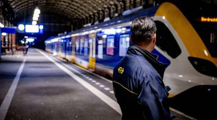Eerste handhavers NS met wapenstok; proef start op Rotterdam Centraal