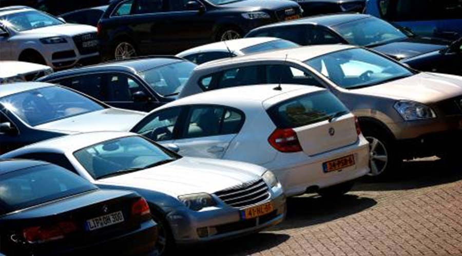 Kind van twee in Krimpen aan den IJssel bevrijd uit oververhitte auto