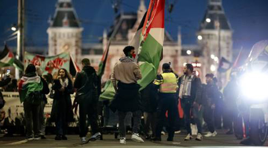 Pro-Palestijnse activisten lopen spoor op bij Amsterdam Centraal