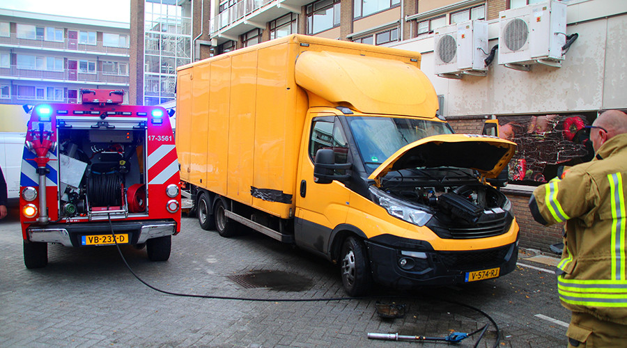 Brand in bestelauto snel onder controle in Rotterdam-Zuid