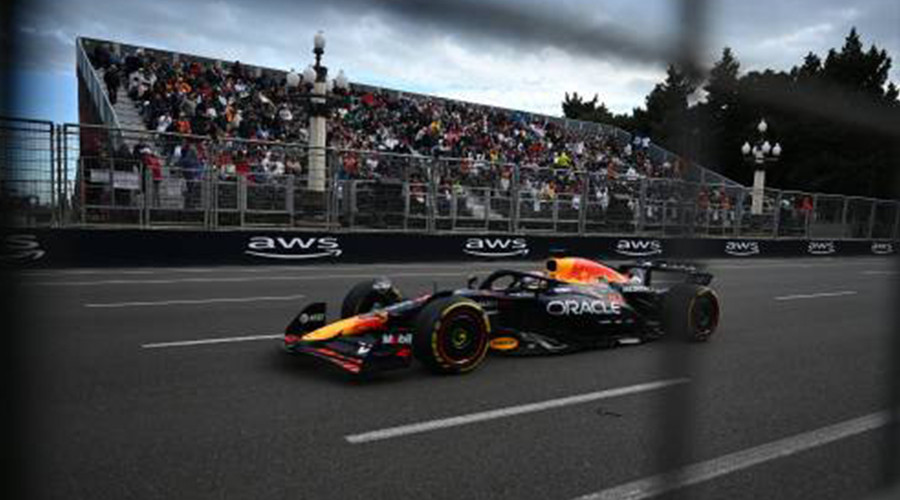 Verstappen op pole in Bakoe na chaotische kwalificatie