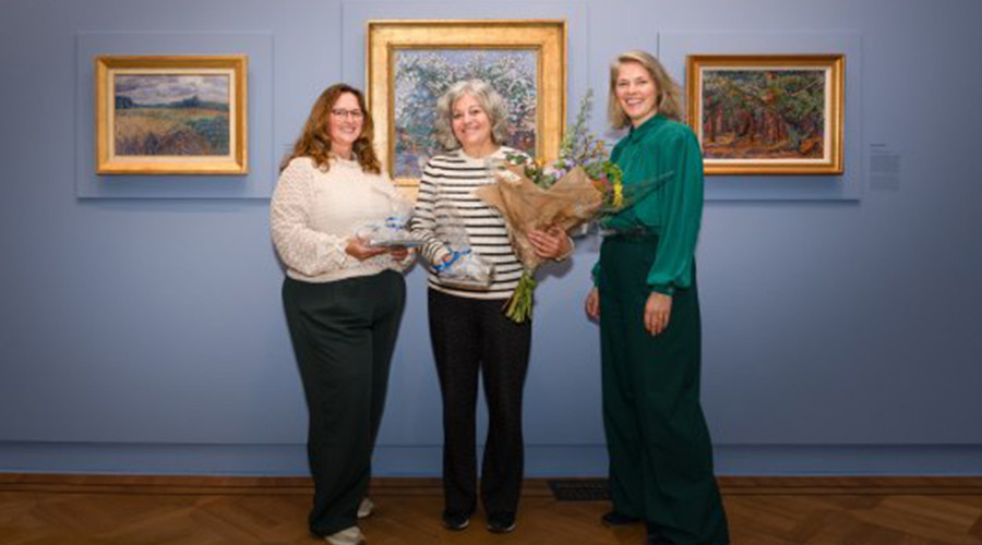 Museum Gouda zet 50.000ste bezoeker van Jo Koster in het zonnetje