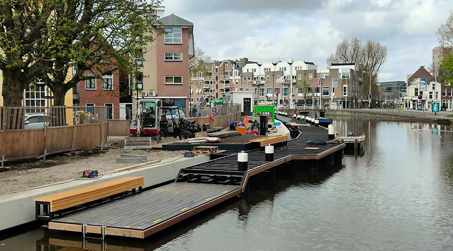 Damwandvervanging in de Korte Vest in Gouda gereed, steiger bijna