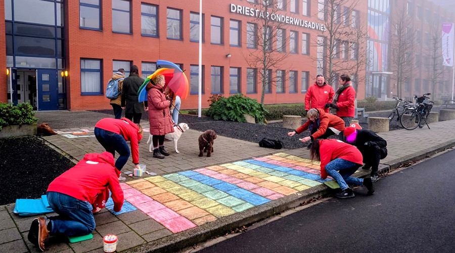 SP Gouda krijt regenboogkleuren voor Driestar Hogeschool in Gouda