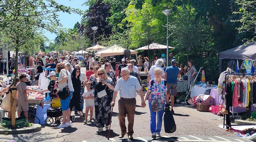 Ruim 25 graden, maar veel bezoekers op IJssel- en Josephmarkt in Gouda