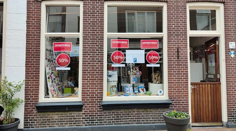 Naaimodecentrum G. van Kouwen in Gouda sluit na 45 jaar de deuren