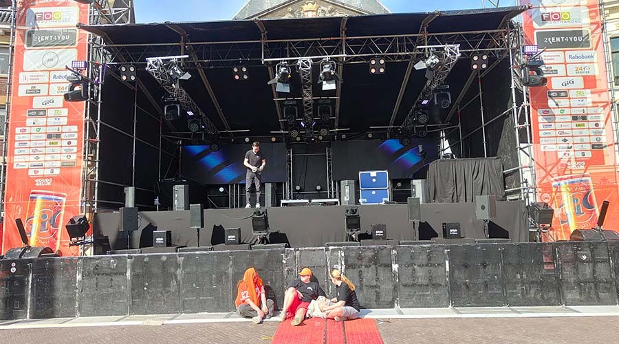 Eerste fans voor Emma Heesters 7 uur van tevoren op de Markt in Gouda