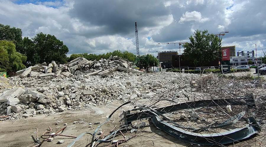 Twee kantoorpanden aan Harderwijkweg in Gouda gesloopt voor woningbouw