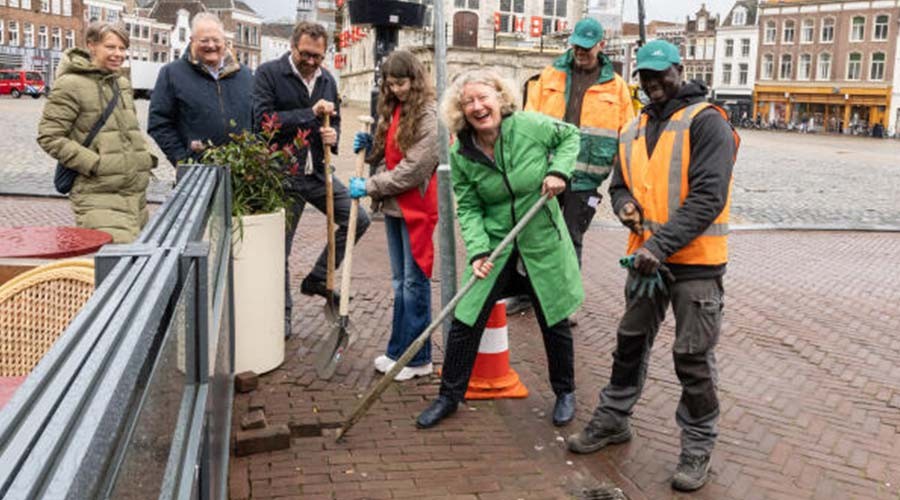 Gouda start NK Tegelwippen met geveltuinen in de binnenstad