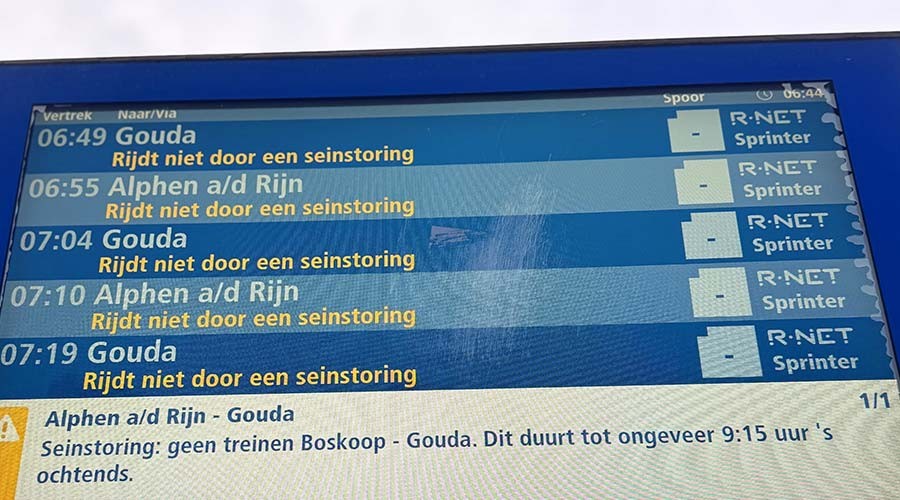 Treinverkeer stil door seinstoring; ook minder treinen naar Gouda