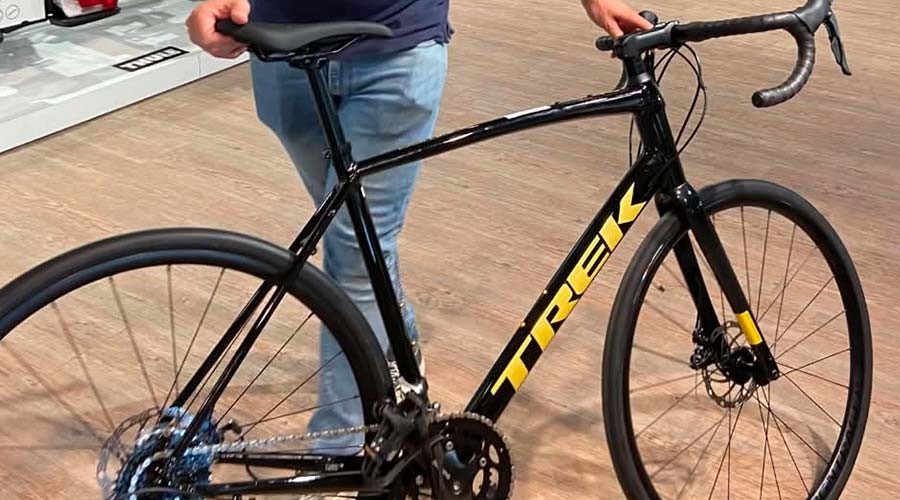 Trek racefiets gestolen van auto in Gouda