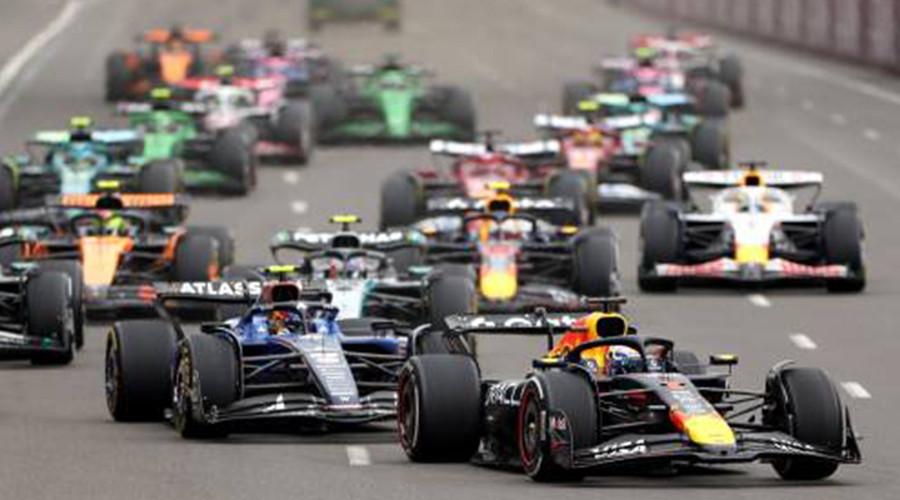 Verstappen heerst op stratencircuit van Bakoe als vanouds