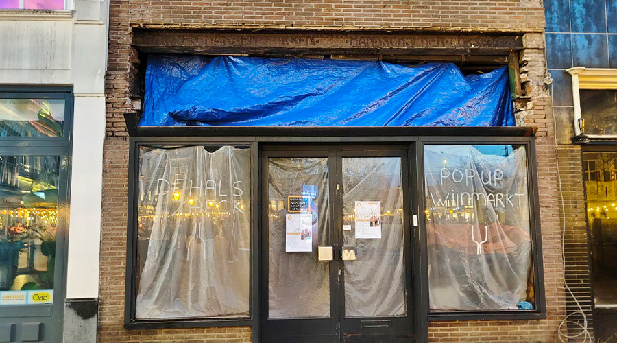 Pop up wijnmarkt-winkel op de Markt in Gouda wordt verbouwd