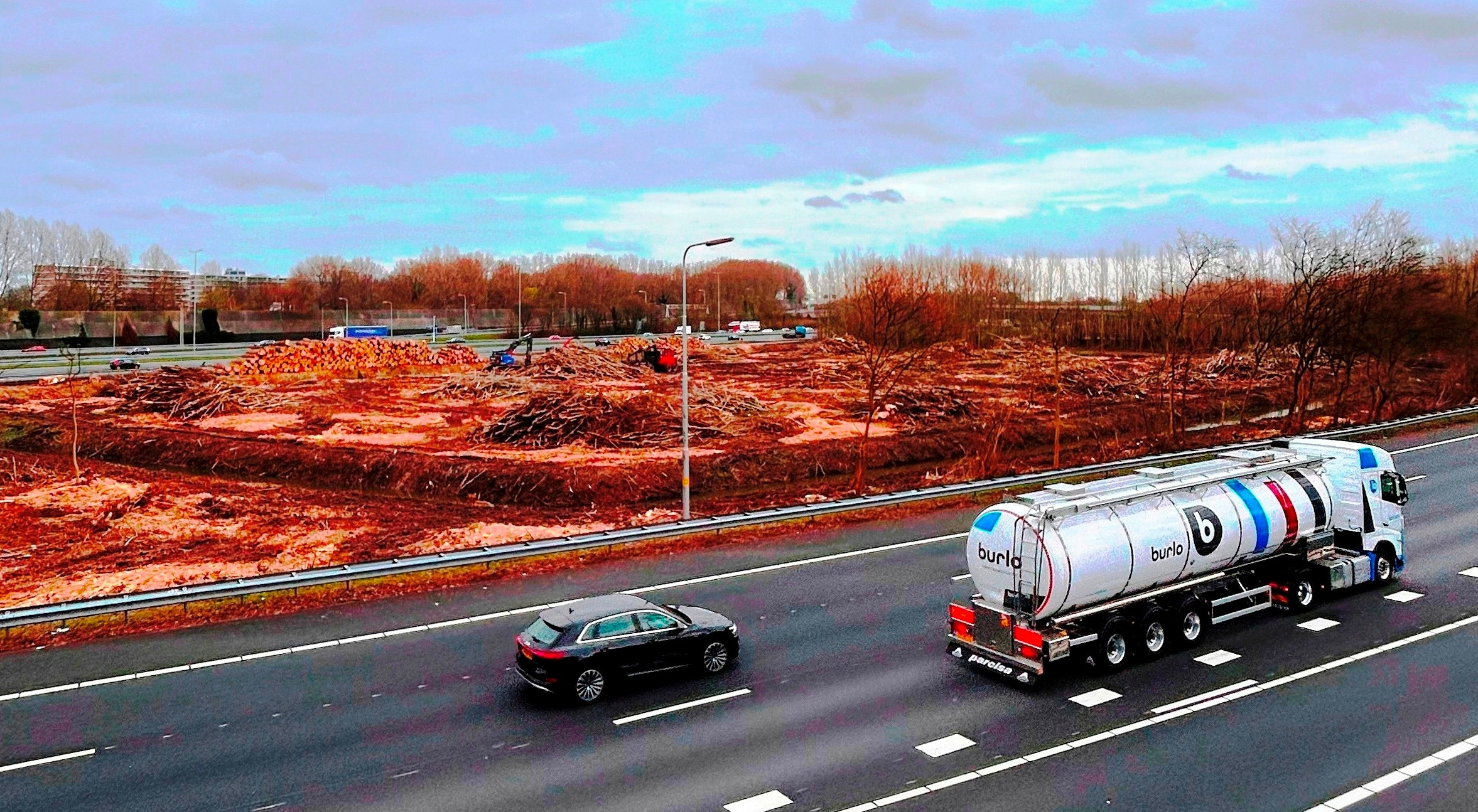 Kaalslag bomen langs A16 bij viaduct Geerlaan